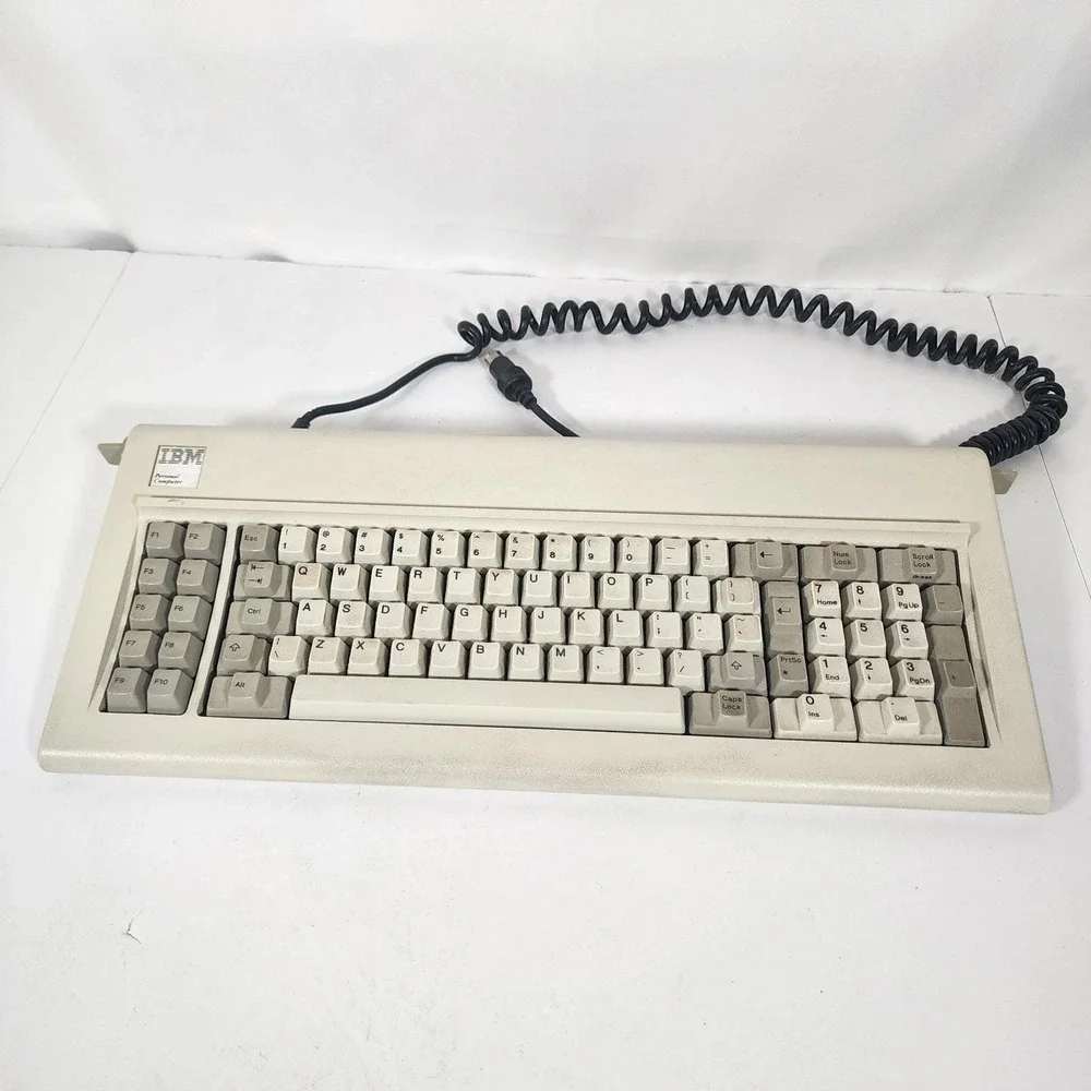 Vintage IBM XT Personal Computer Keyboard - Clicky